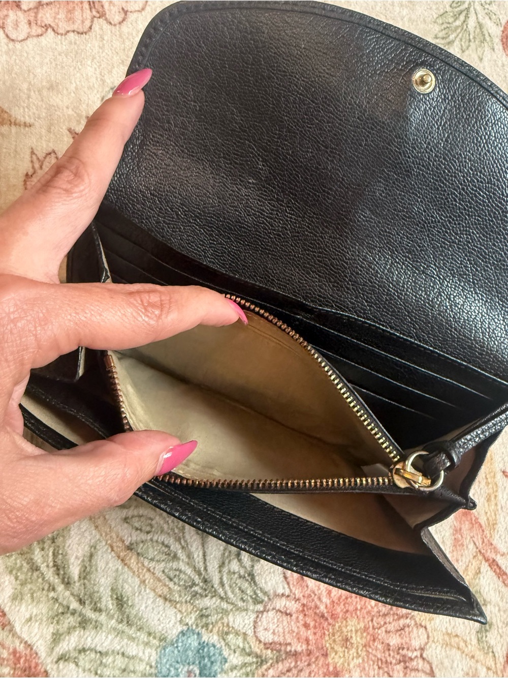 Chloé Black Leather Bow-Accent Continental Wallet - Picture 7 of 10